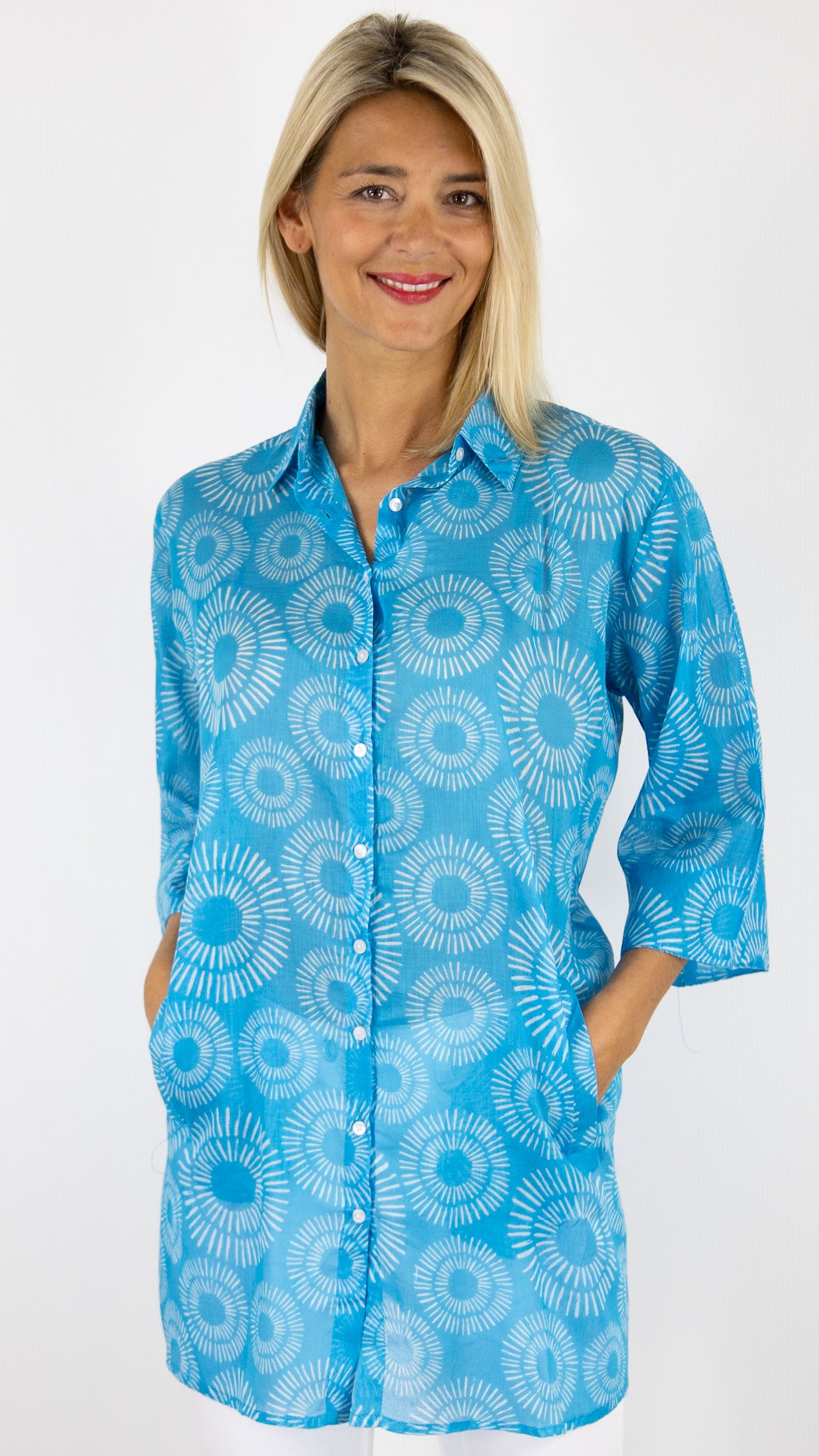 CHEMISE AMPLE TUNIQUE IMPRIMEE EN COTON TERRE ROUGE SXPRO2#COLOR_505J/SOLEIL BLEU 
