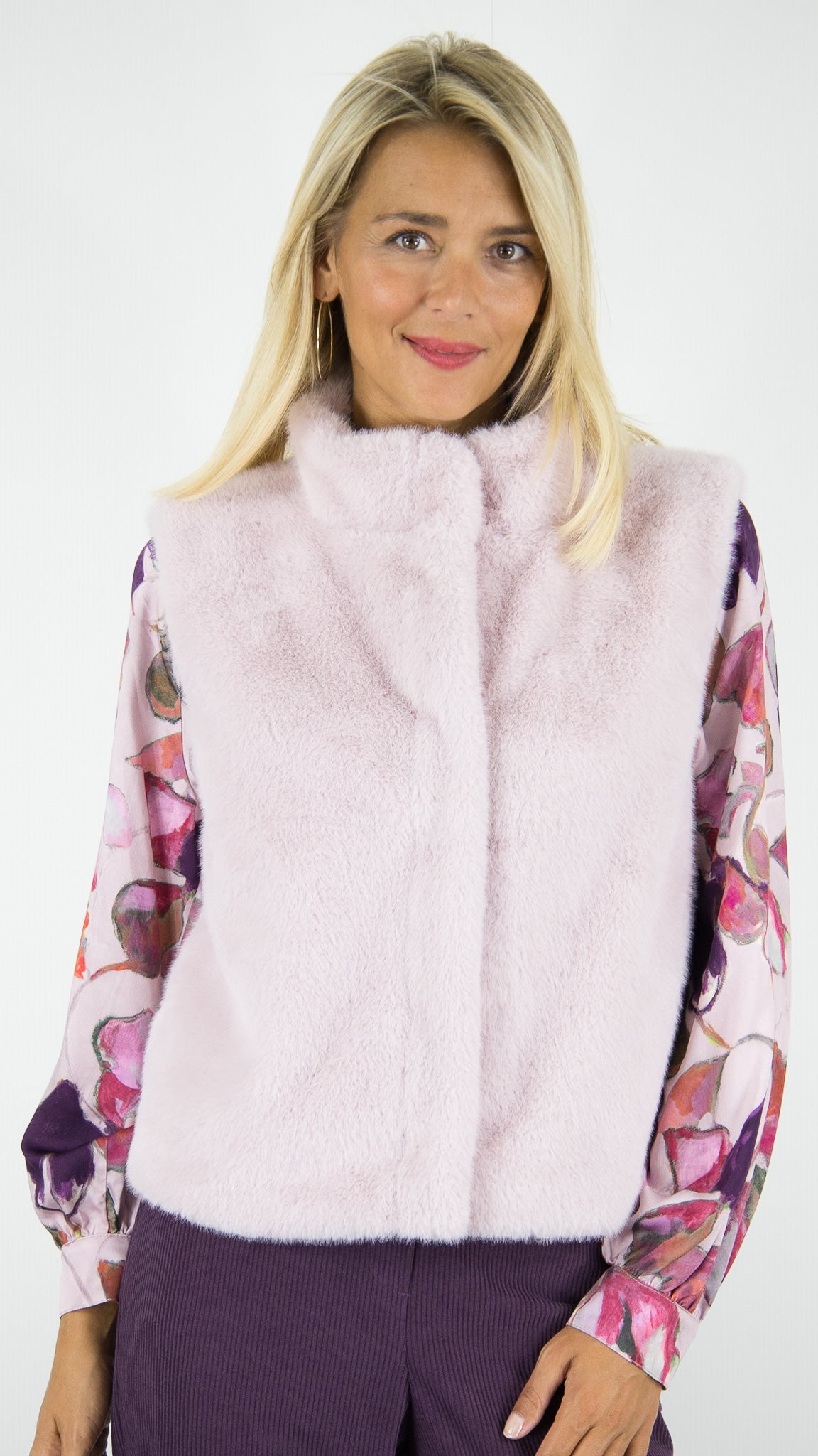 GILET SANS MANCHES EN FAUSSE FOURRURE ROSE POUDRE BIANCA TABEA 69001
