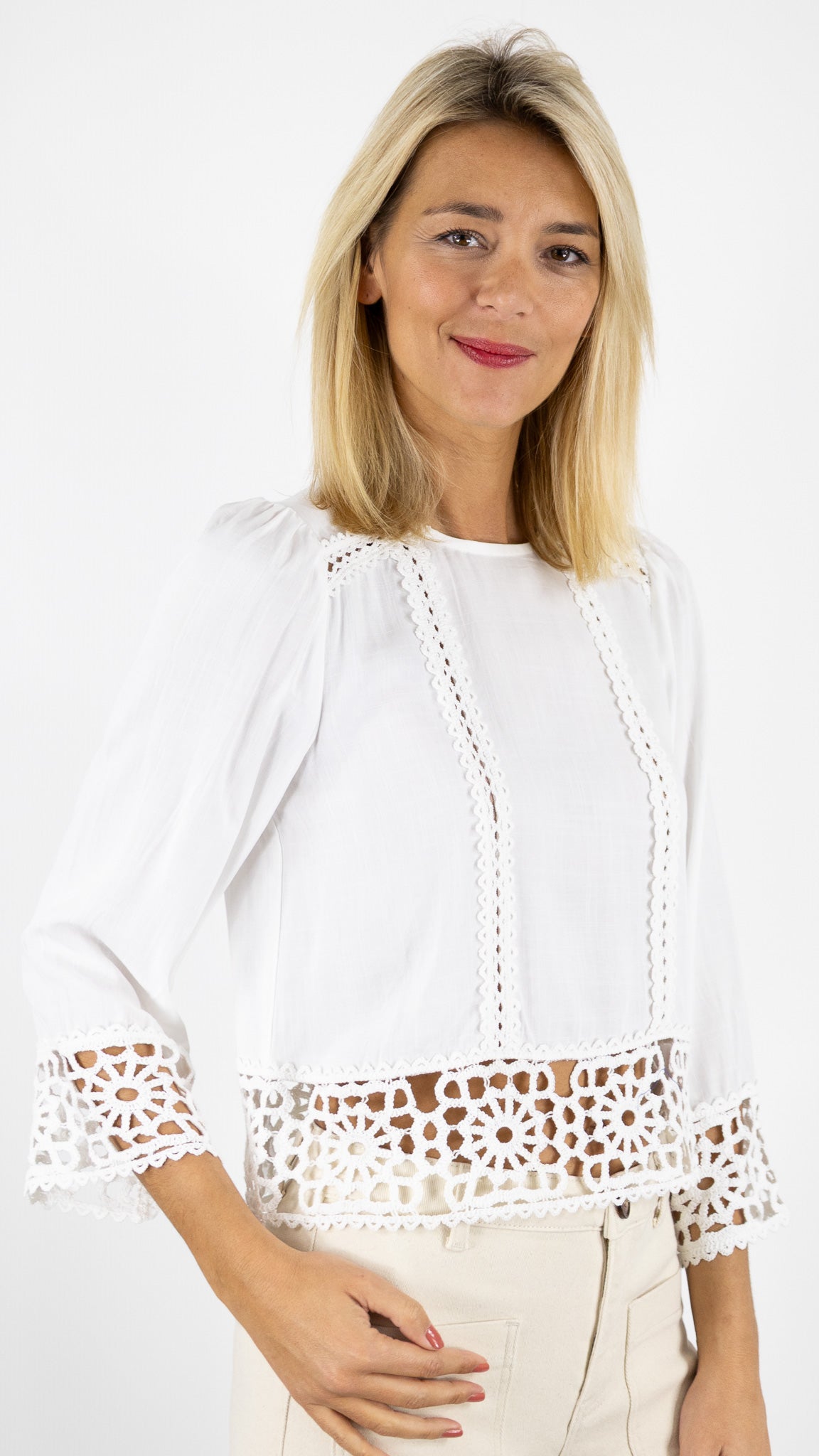 BLOUSE COURTE EN DENTELLE BLANCHE LA PETITE ETOILE TEVY 