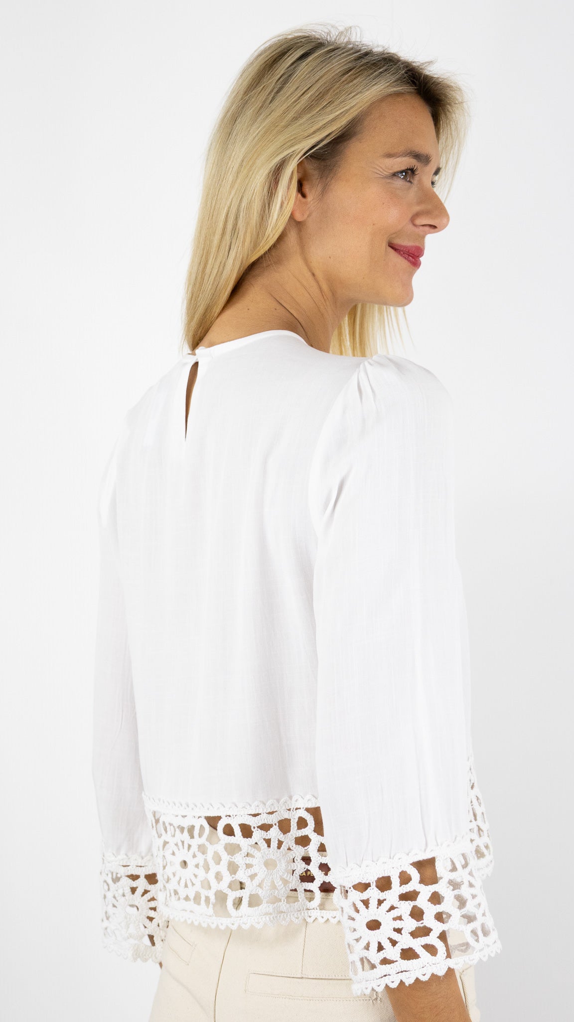 BLOUSE COURTE EN DENTELLE BLANCHE LA PETITE ETOILE TEVY 