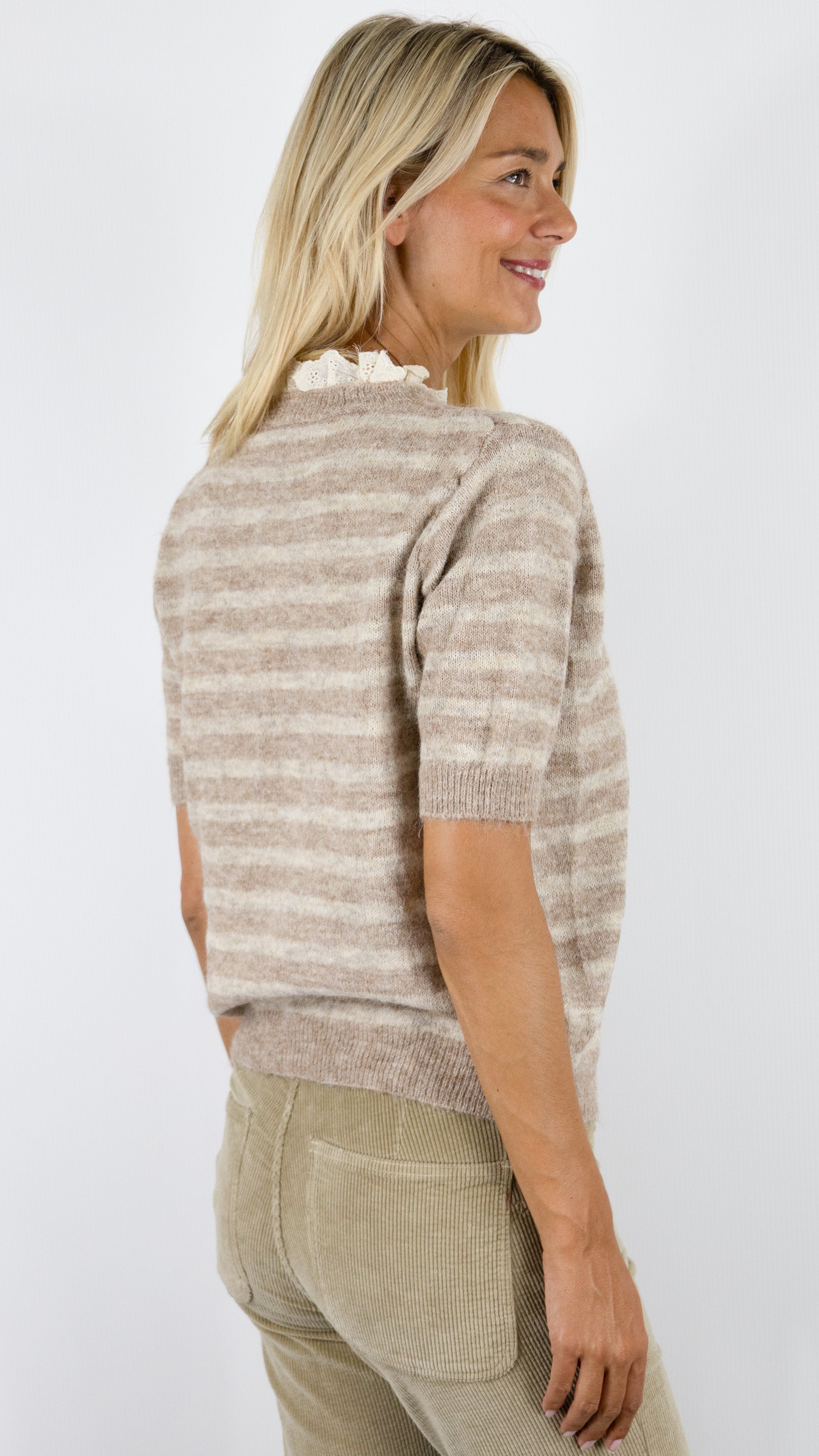 PULL RAYE AVEC DENTELLE AU COL BEIGE POUR FEMME SWEEWE 81317#COLOR_BEIGE
