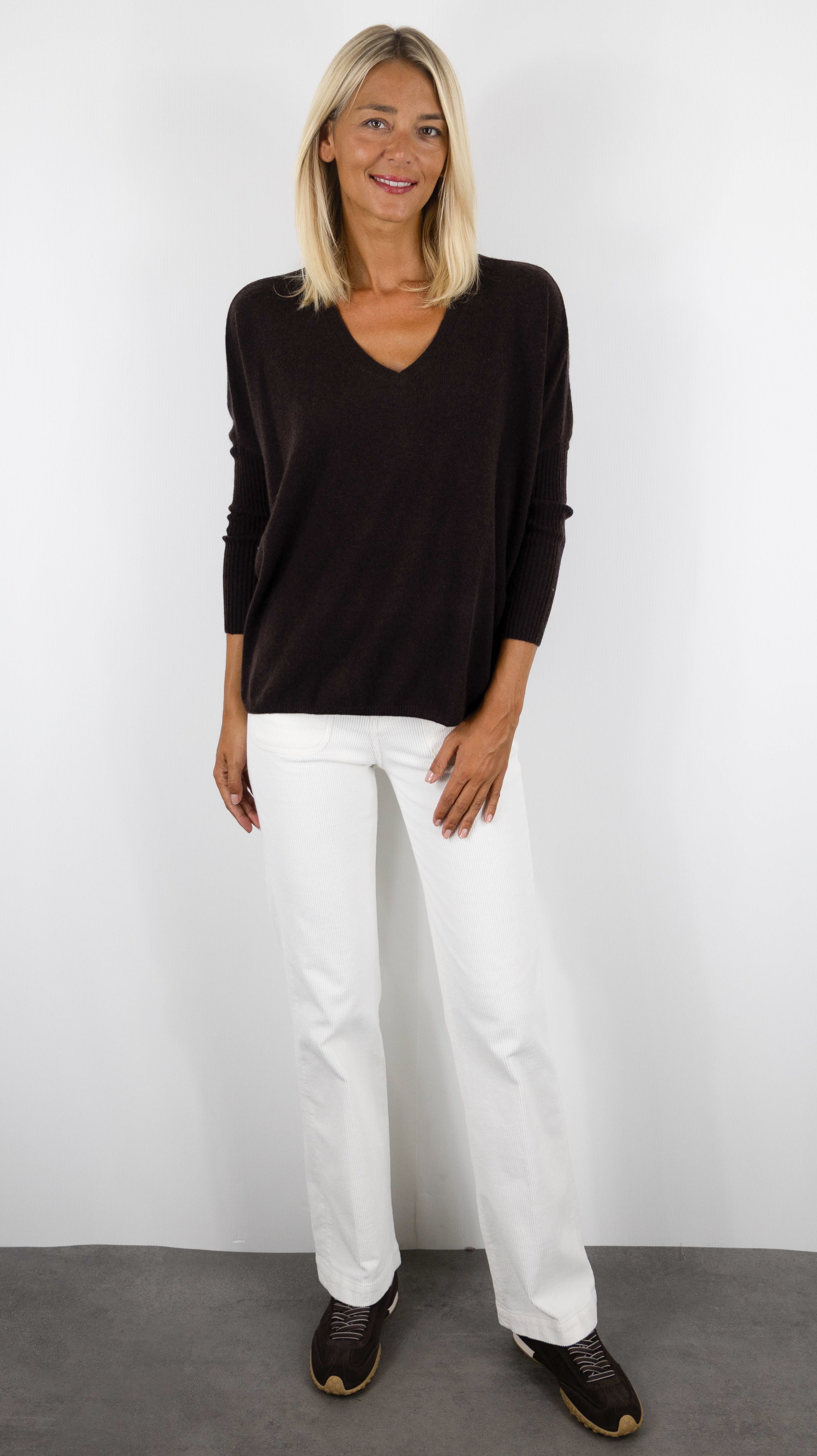 PULL OVERSIZE COL V POUR FEMME EN CACHEMIRE NOT SHY FAUSTINE#COLOR_CACAO/CHOCO