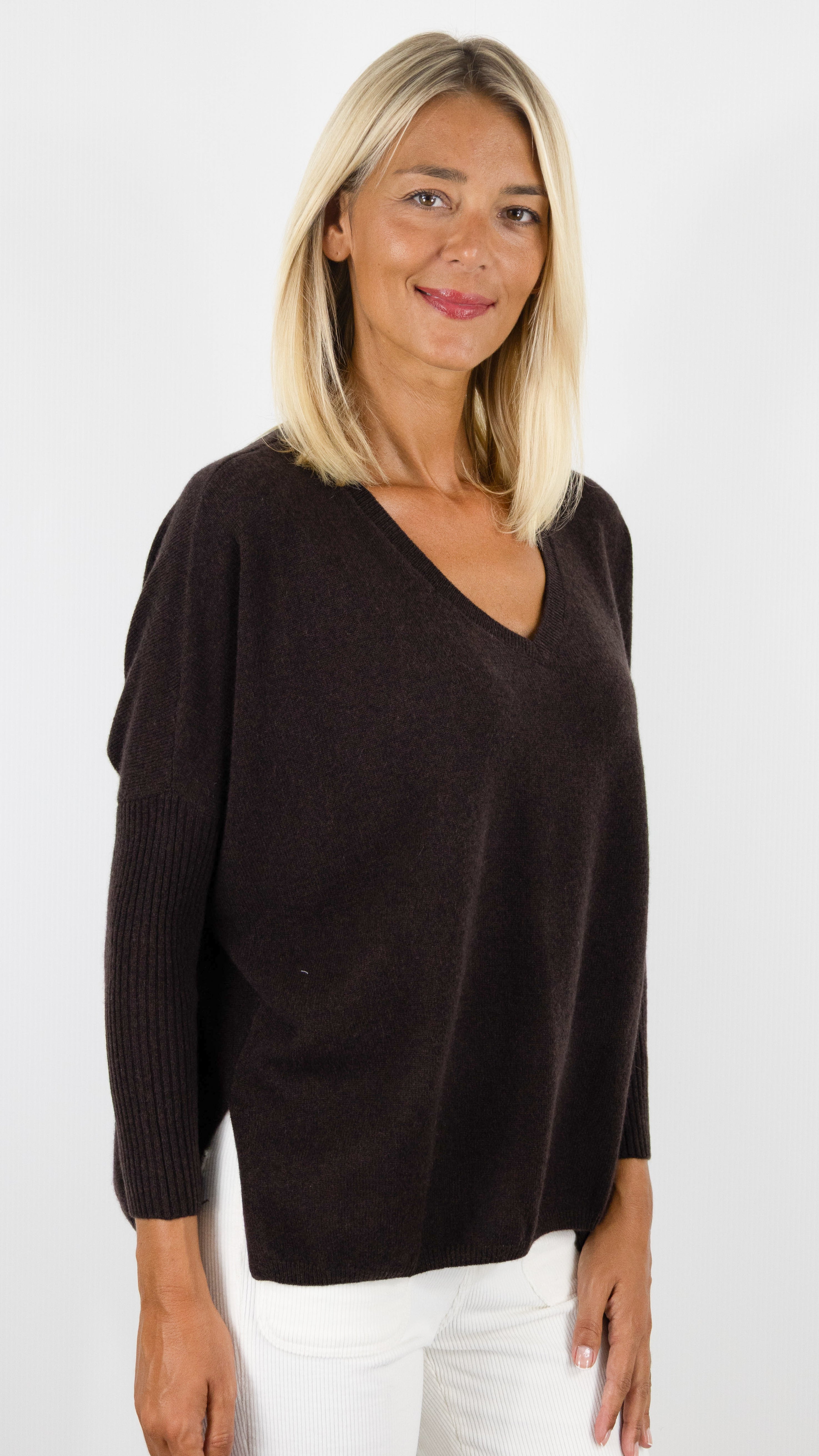 PULL OVERSIZE COL V POUR FEMME EN CACHEMIRE NOT SHY FAUSTINE#COLOR_CACAO/CHOCO
