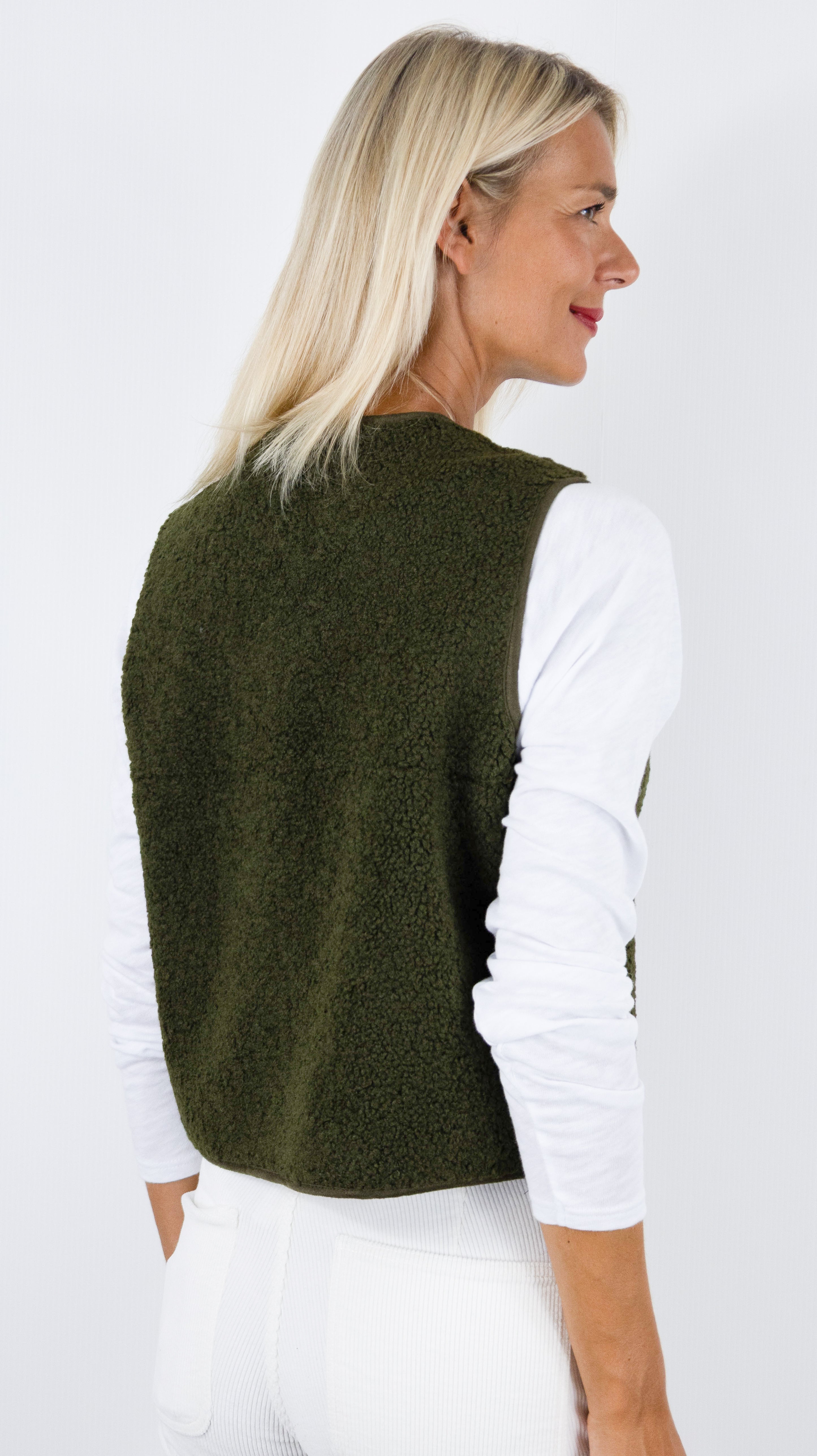 GILET SANS MANCHES MOUTON POUR FEMME IT HIPPIE K202-384#COLOR_KAKI