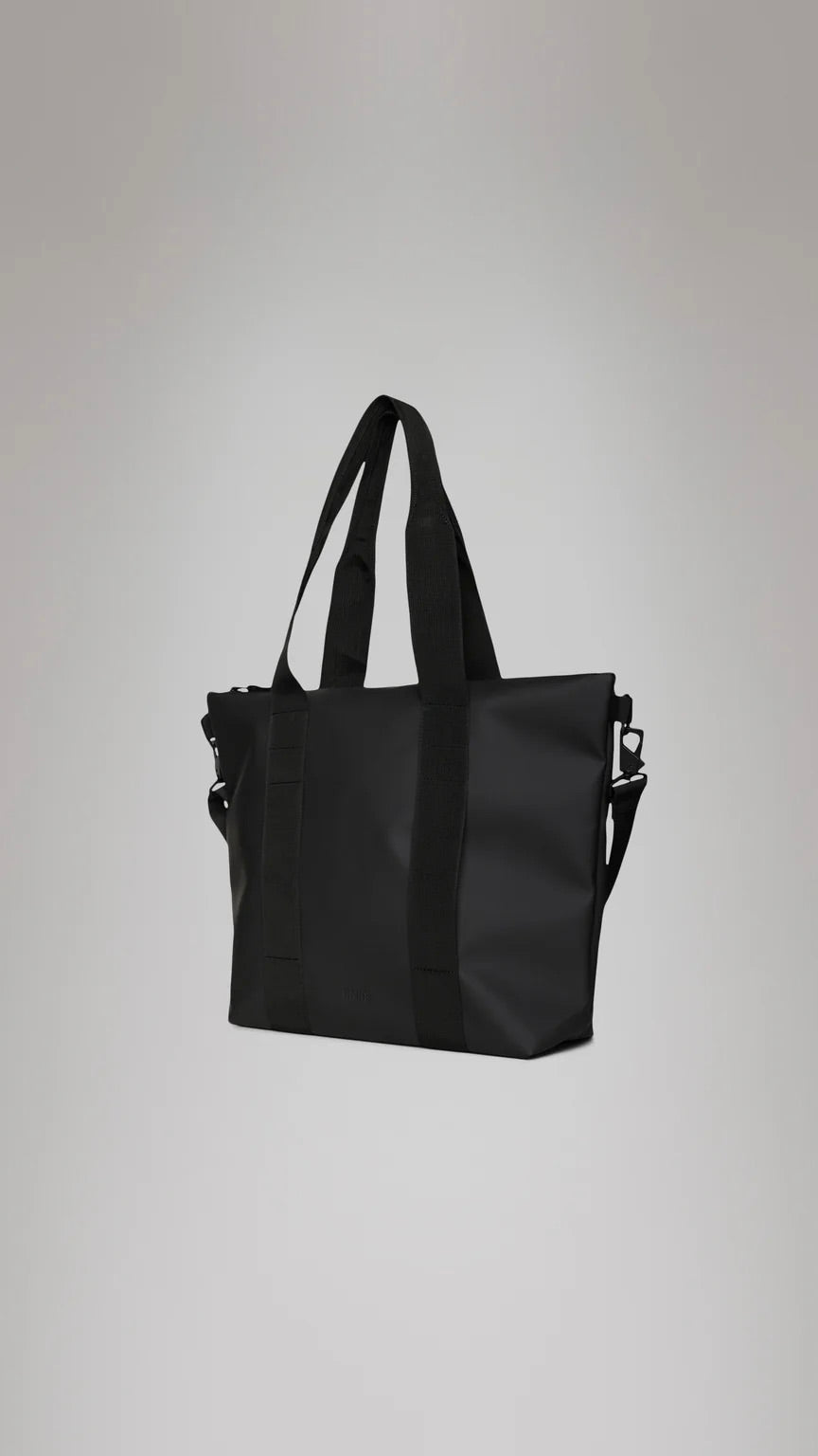 SAC IMPERMEABLE  RAINS TOTE BAG MINI 14160#COLOR_01/NOIR MAT