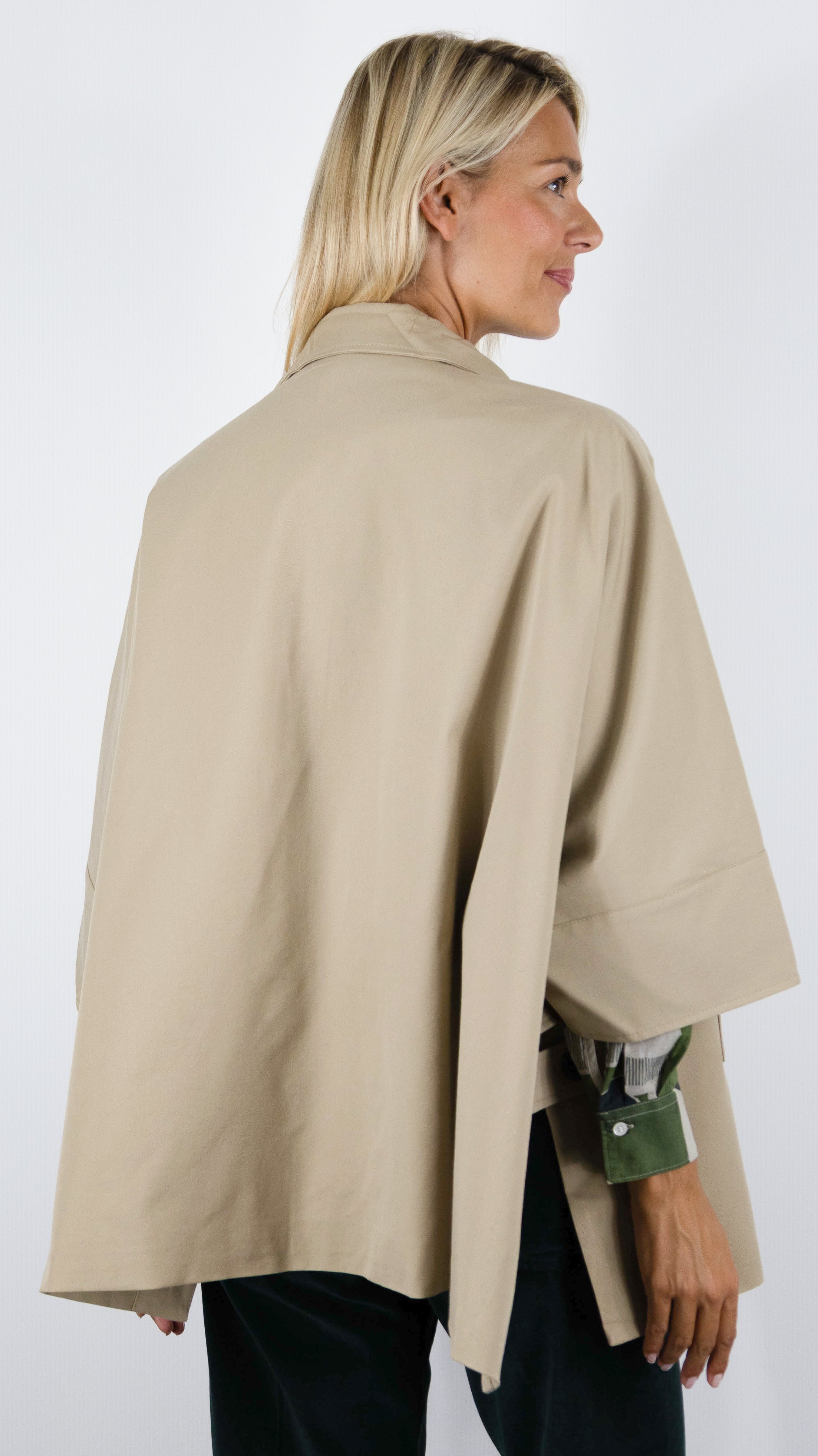 TRENCH AMPLE POUR FEMME ATTENTIF V26072#COLOR_CAMEL