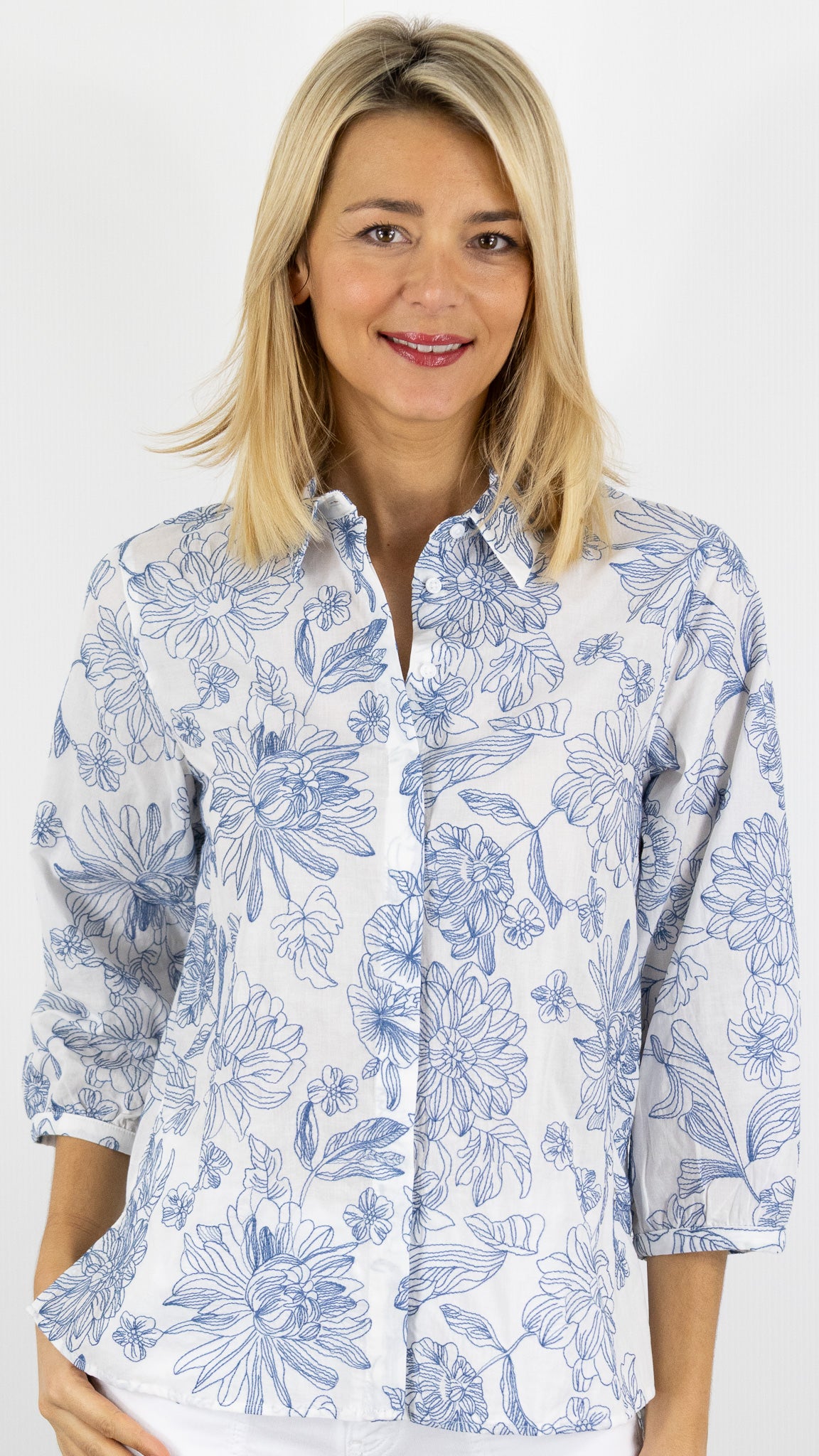 BLOUSE BRODEE FLEURIE BLEUE ET BLANCHE BRAX 94-0039 VICKY