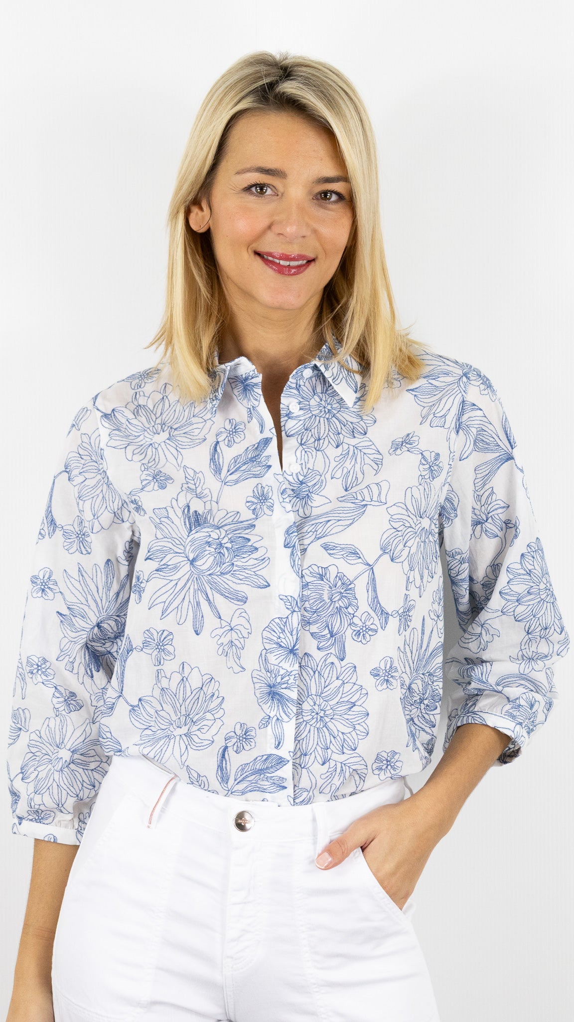 BLOUSE BRODEE FLEURIE BLEUE ET BLANCHE BRAX 94-0039 VICKY