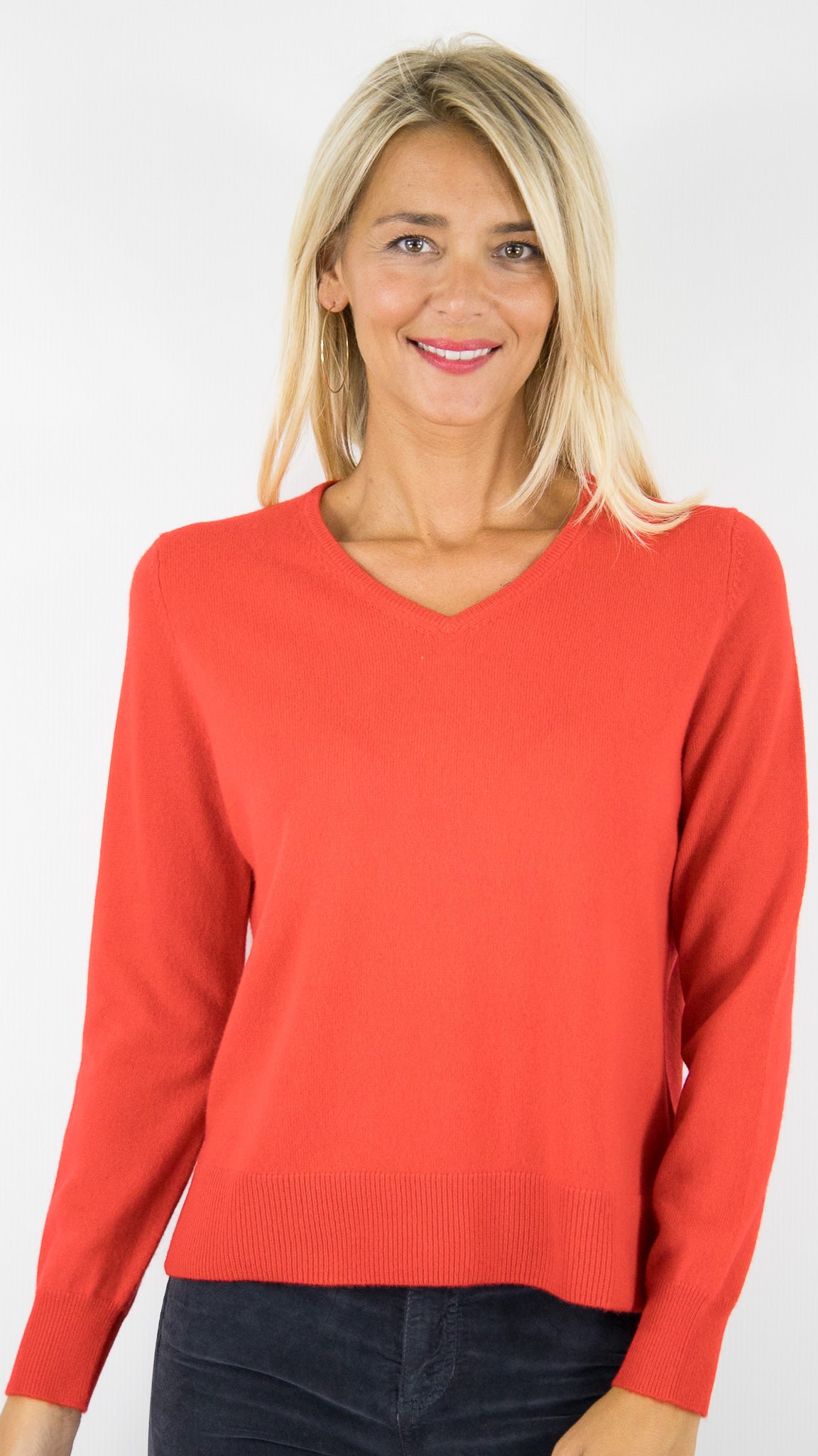 PULL COL V EN CACHEMIRE POUR FEMME#COLOR_23014/ECARLATE