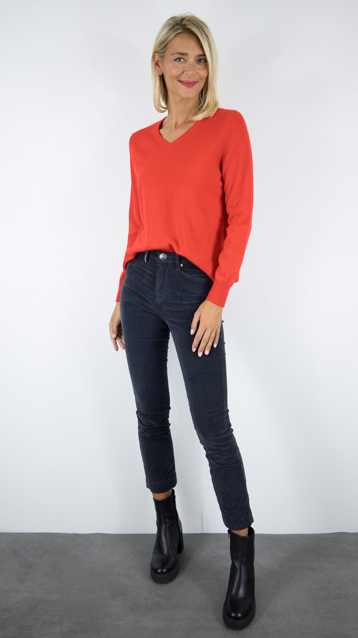 PULL COL V EN CACHEMIRE POUR FEMME#COLOR_23014/ECARLATE