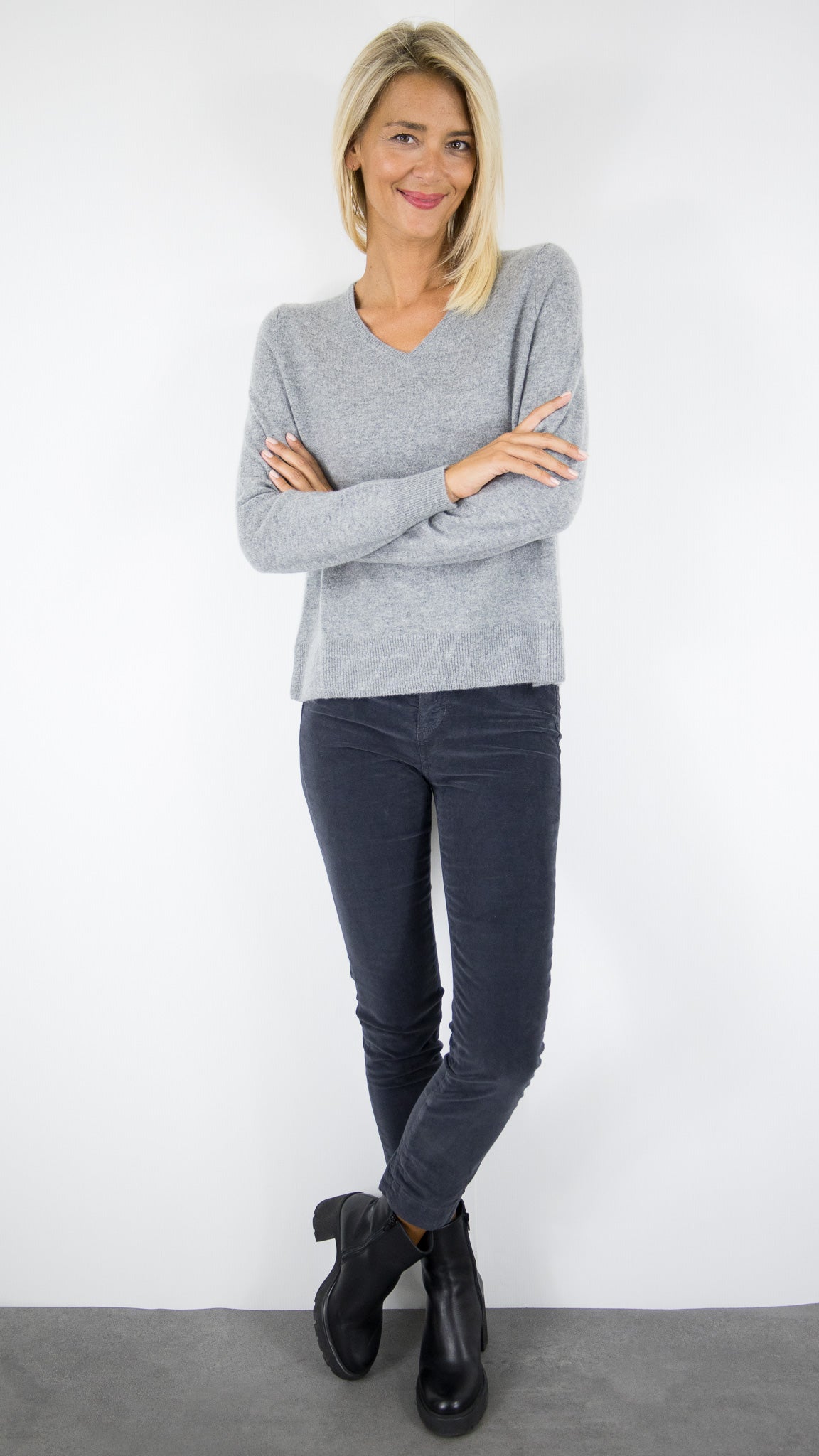 PULL COL V EN CACHEMIRE POUR FEMME#COLOR_71137/HUSKY