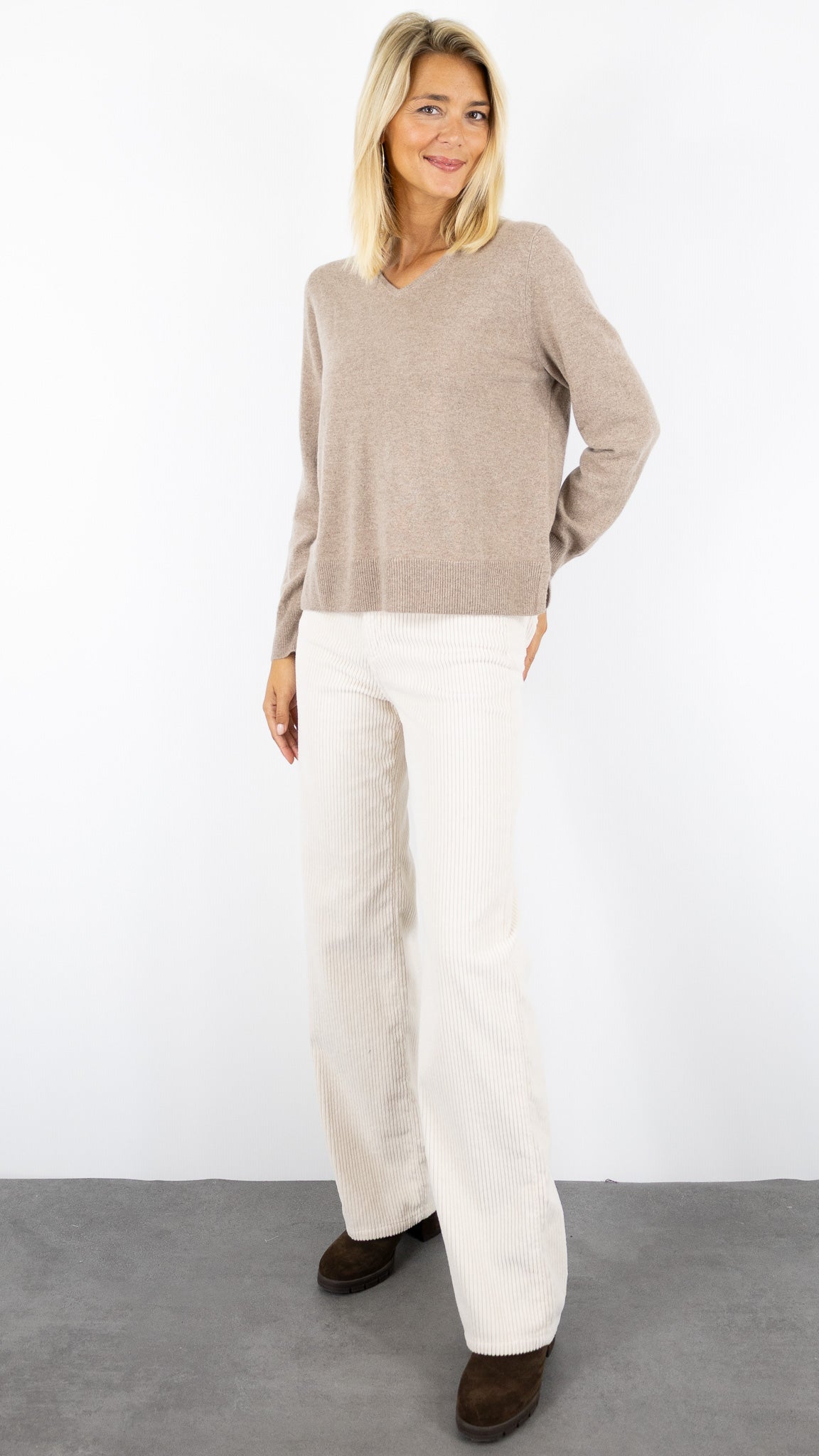 PULL COL V EN CACHEMIRE POUR FEMME#COLOR_1240/NOISETTE
