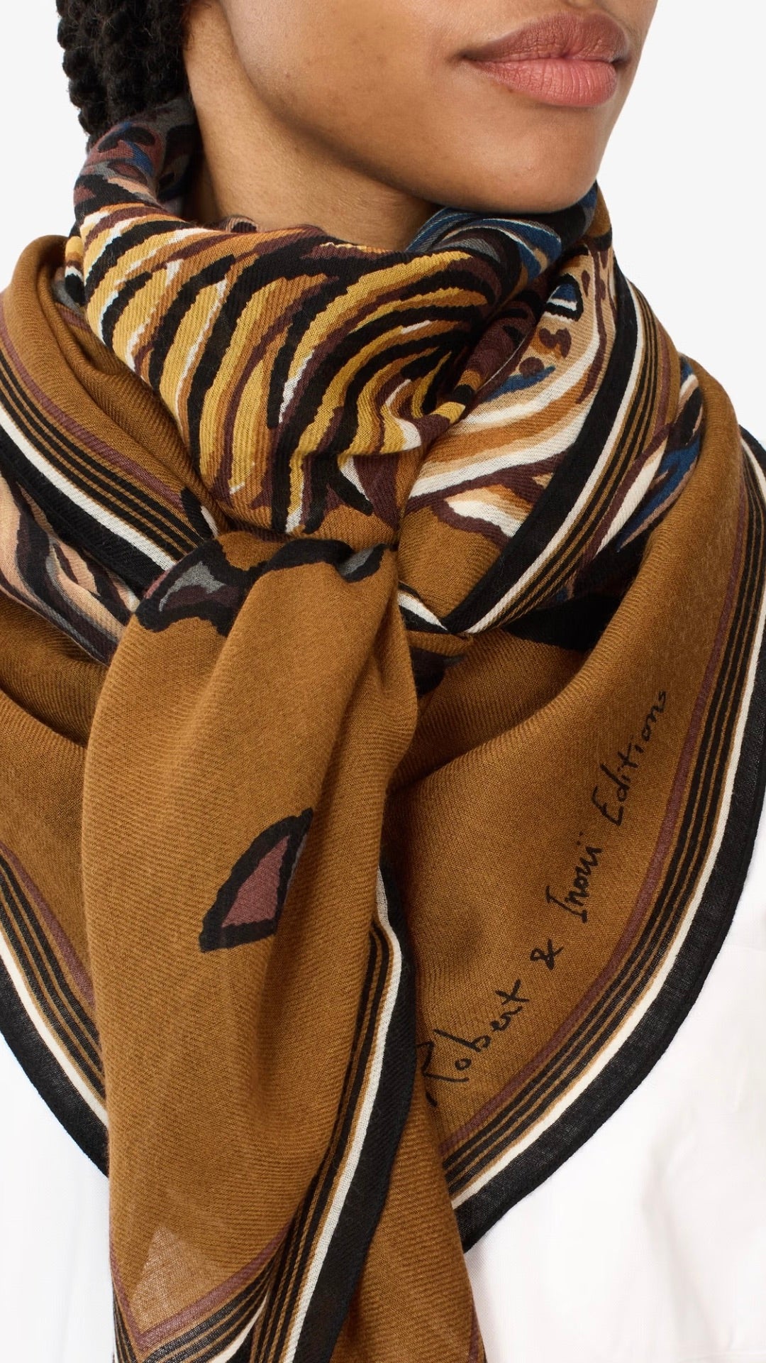 CARRE WESTERN IMPRIME CHEVAUX EN LAINE MARRON INOUI EDITIONS WESTERN