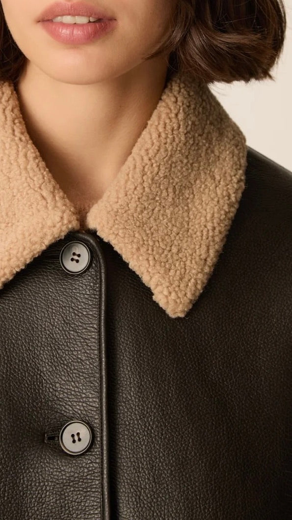MANTEAU EN FAUX CUIR AVEC COL MOUTON MARRON POUR FEMME DES PETITS HAUTS YULIA