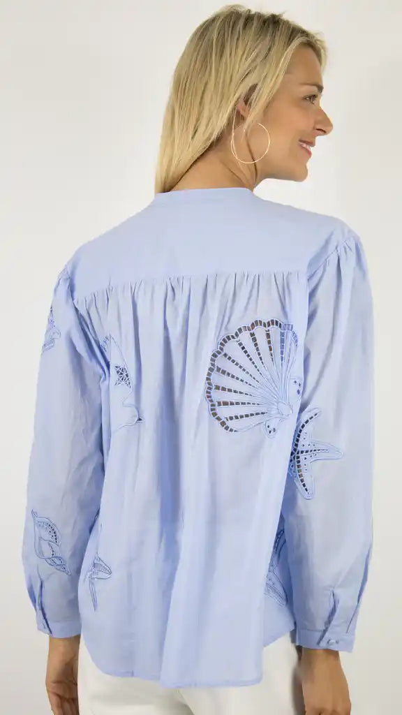 BLOUSE LA PETITE ÉTOILE EN COTON, AVEC BOUTON ET COL V, DES BRODERIES ANGLAISES #COLOR_20/BLEU